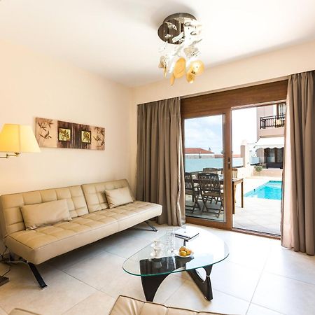Pantheon Villas & Suites Vlikhádha Стая снимка