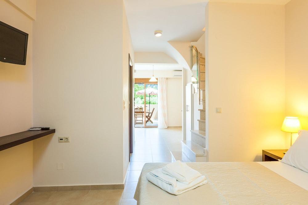 Pantheon Villas & Suites Vlikhádha Екстериор снимка